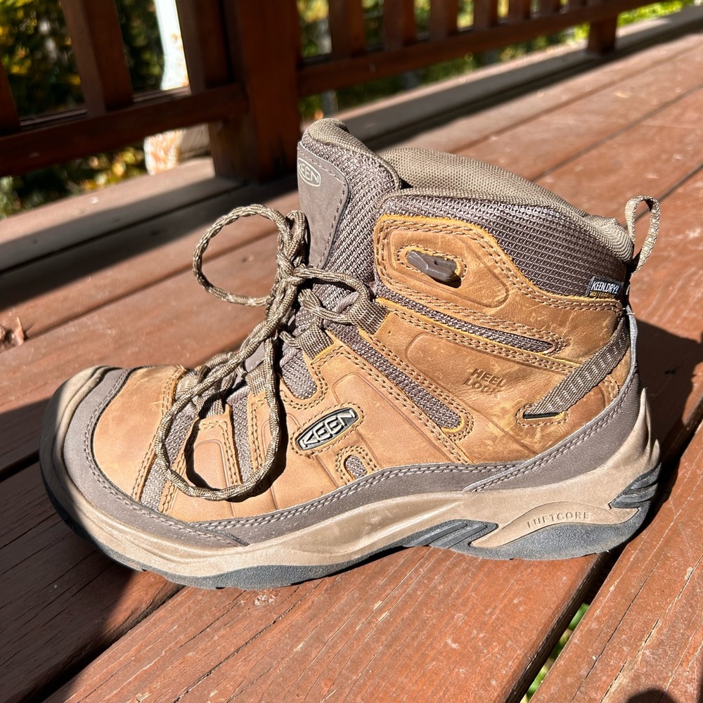 KEEN Men's Circadia Waterproof Hiking Boots. Brand new worn once!